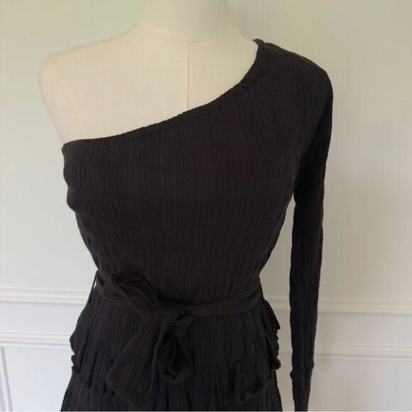 Hello Molly Elegant Black One-Shoulder Dress - Picture 11 of 13